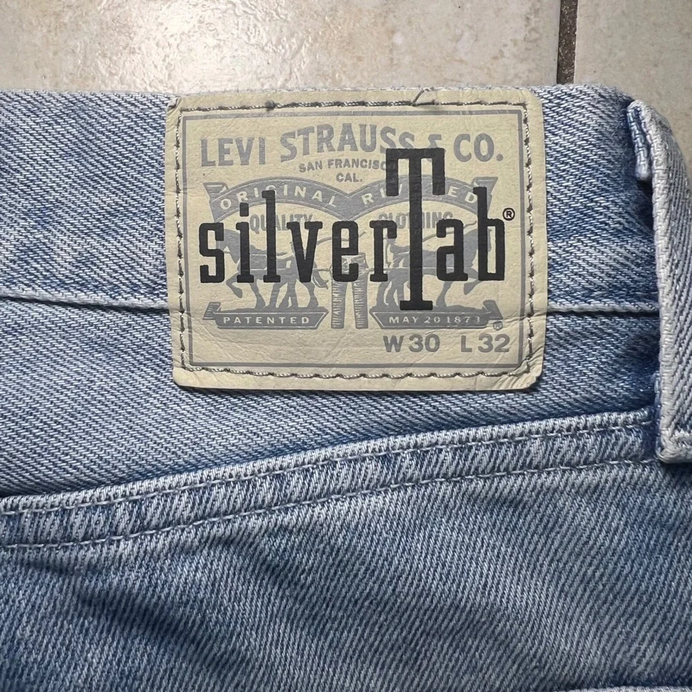 Levi's SilverTab Straight Leg Light Wash Distressed Jeans Mens 30x32 100% Cotton